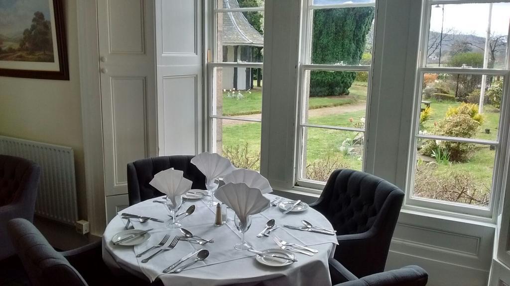אבוין Huntly Arms Hotel מראה חיצוני תמונה