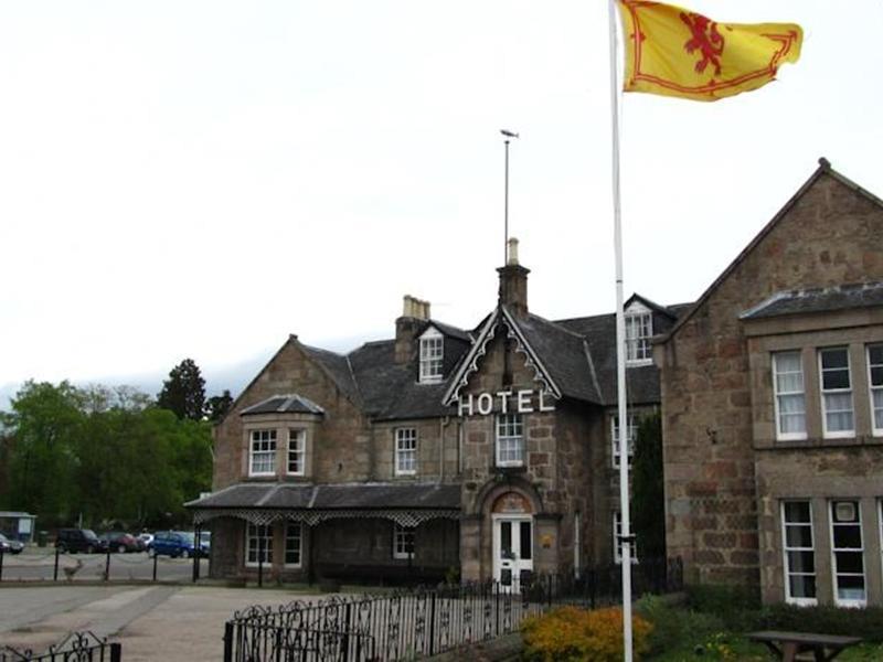 אבוין Huntly Arms Hotel מראה חיצוני תמונה