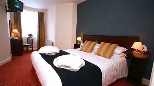 אבוין Huntly Arms Hotel מראה חיצוני תמונה